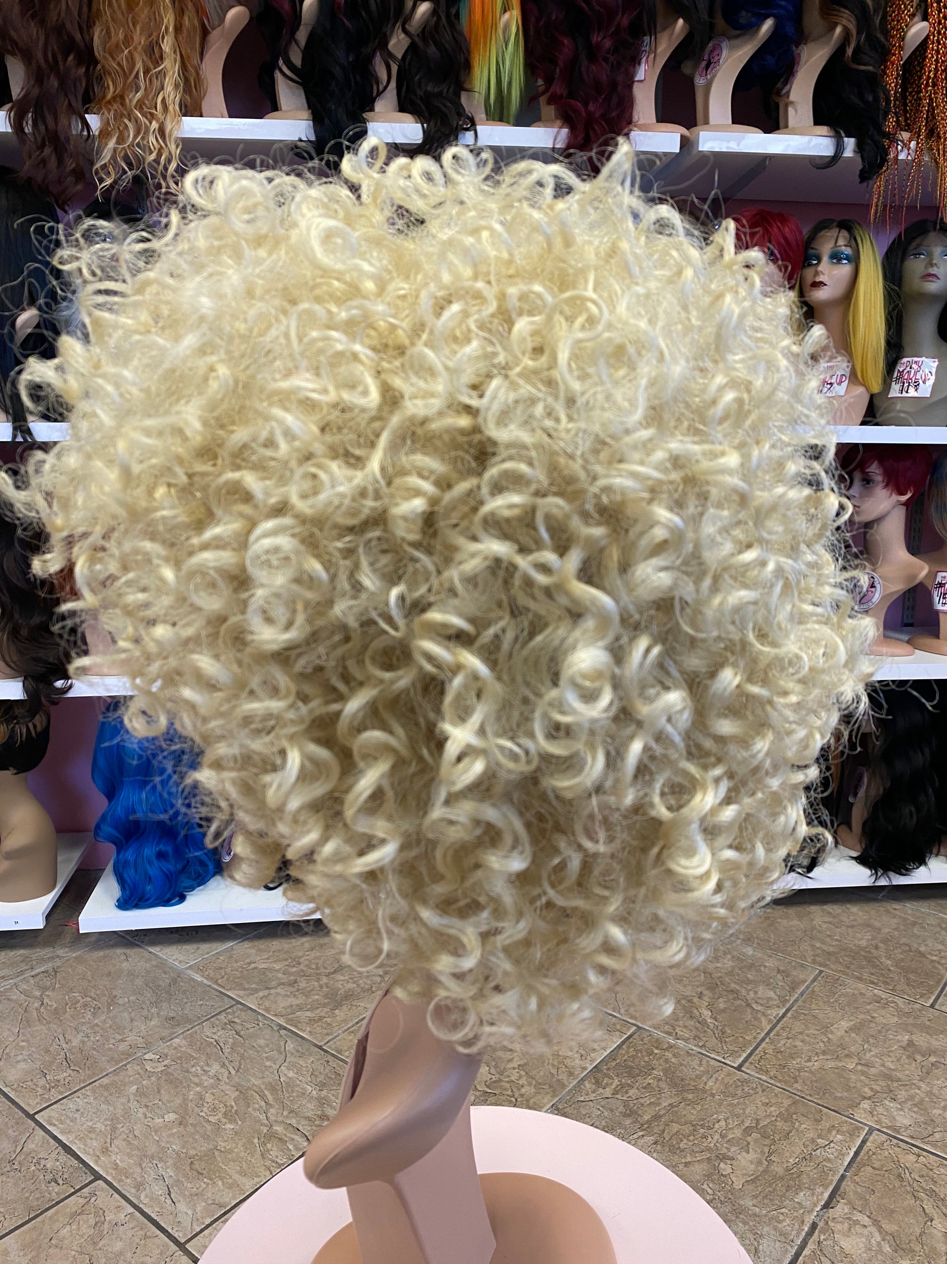 504 Gianna - Short Curly Wig - 613 - DaizyKat Cosmetics 504 Gianna - Short Curly Wig - 613 DaizyKat Cosmetics Wigs